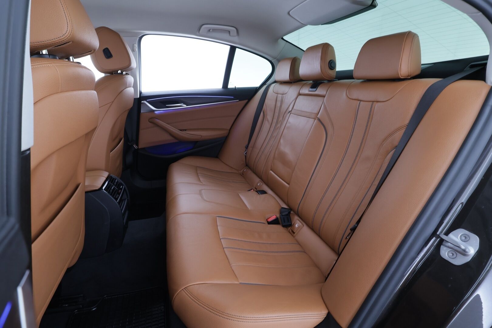 BMW 520 2017 G30 Sedan 520d A xDrive Business Comfort * Vakkari / P.kamera / Webasto / LED / Navi / Ruskeat nahat * - Suomi-auto / Kahdet renkaat aluvanteilla