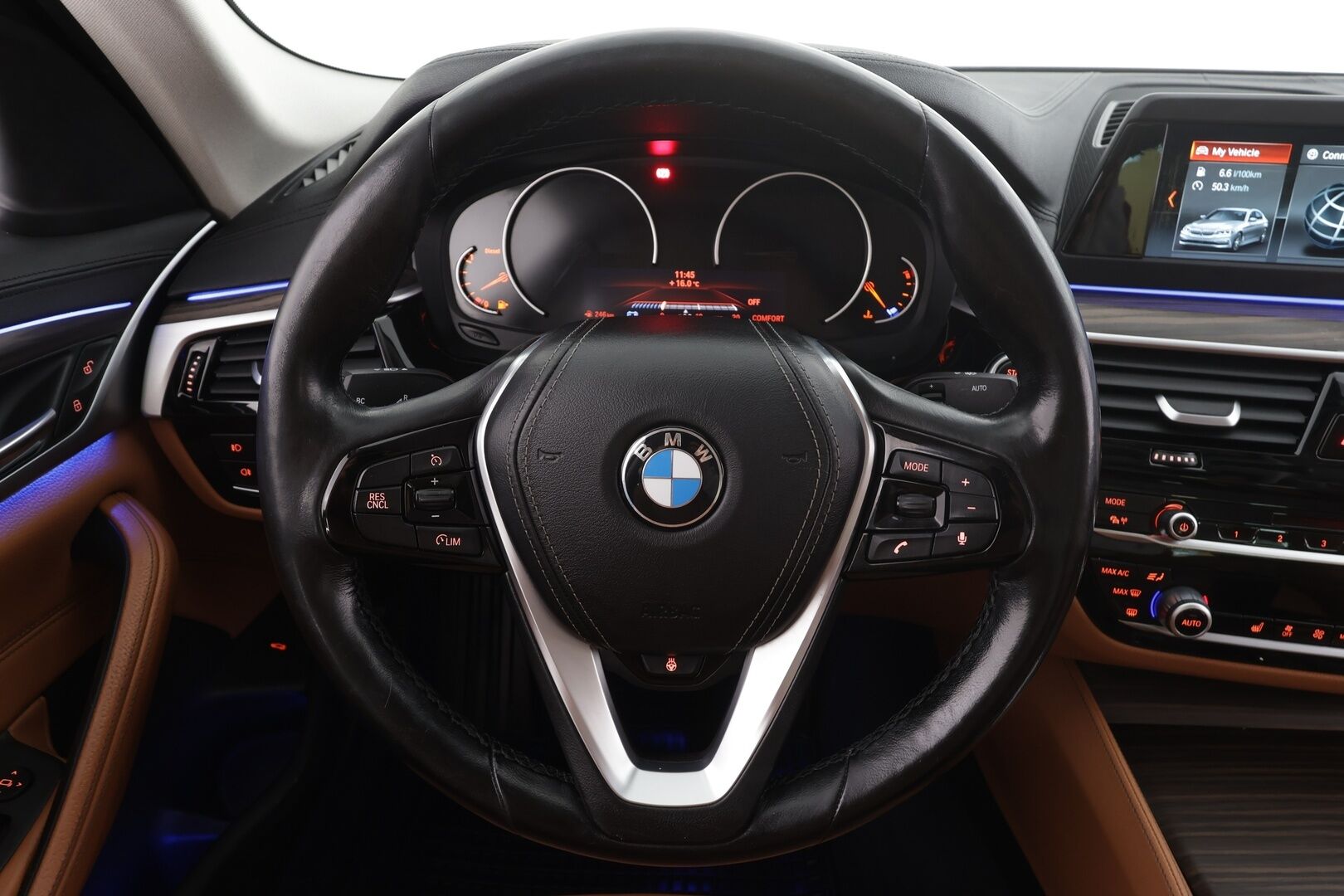 BMW 520 2017 G30 Sedan 520d A xDrive Business Comfort * Vakkari / P.kamera / Webasto / LED / Navi / Ruskeat nahat * - Suomi-auto / Kahdet renkaat aluvanteilla