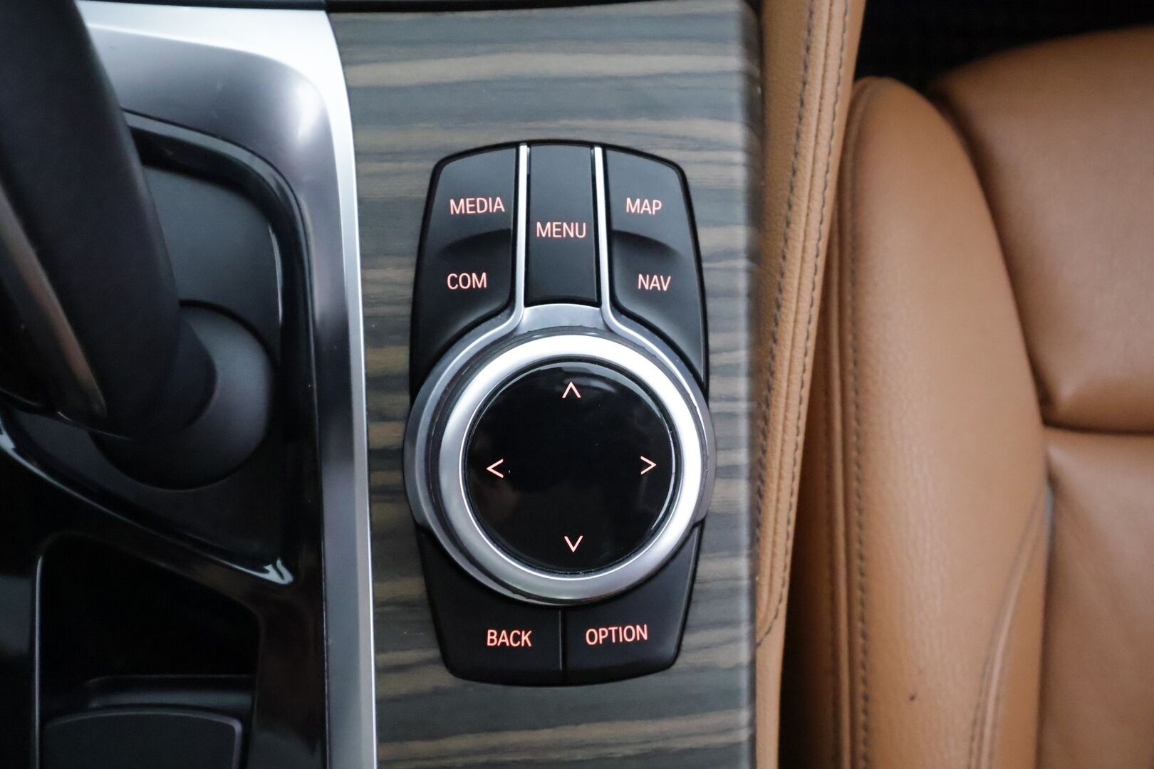 BMW 520 2017 G30 Sedan 520d A xDrive Business Comfort * Vakkari / P.kamera / Webasto / LED / Navi / Ruskeat nahat * - Suomi-auto / Kahdet renkaat aluvanteilla