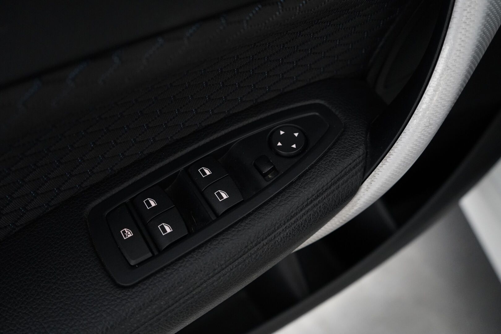 BMW 120 2017 F20 Hatchback A xDrive M Sport * Alcantara-sisusta / HiFit / Vakkari / Koukku / Tutkat * - Suomi-auto / Ei AdBlueta / Kahdet renkaat vanteilla 