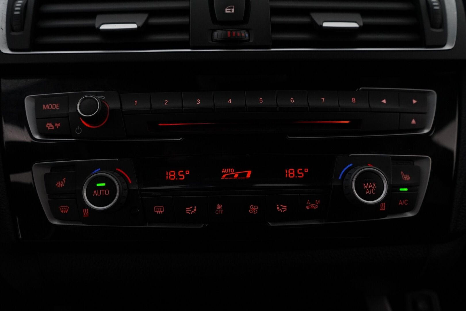 BMW 120 2017 F20 Hatchback A xDrive M Sport * Alcantara-sisusta / HiFit / Vakkari / Koukku / Tutkat * - Suomi-auto / Ei AdBlueta / Kahdet renkaat vanteilla 