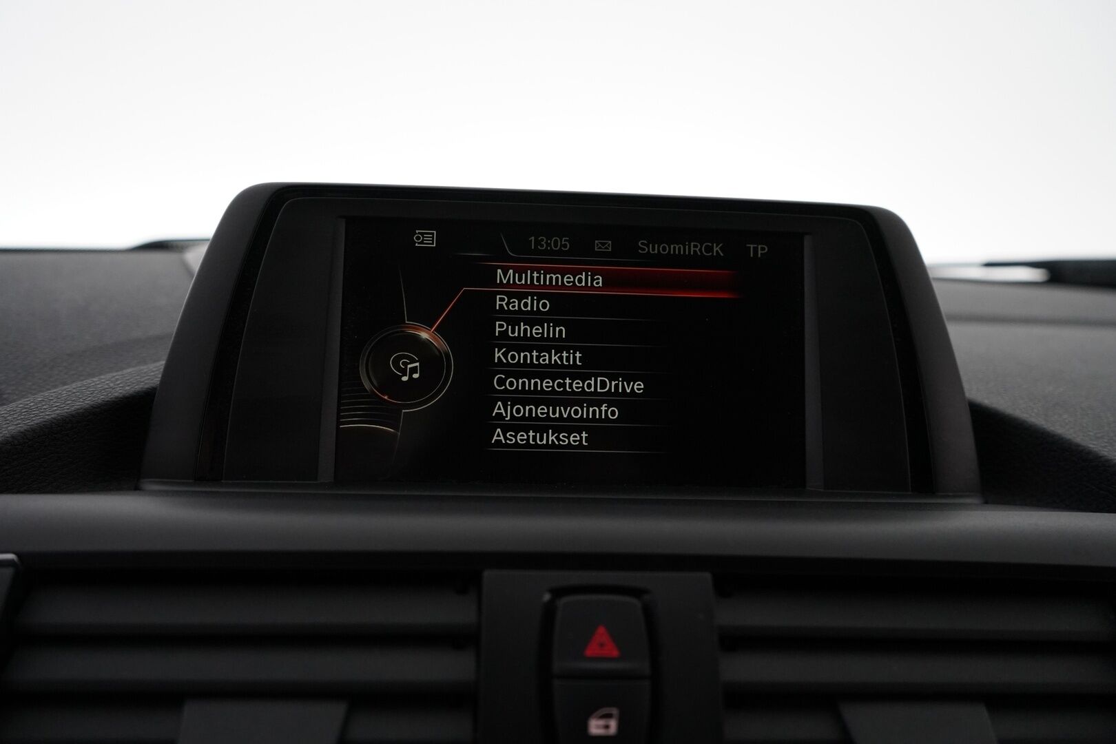 BMW 120 2017 F20 Hatchback A xDrive M Sport * Alcantara-sisusta / HiFit / Vakkari / Koukku / Tutkat * - Suomi-auto / Ei AdBlueta / Kahdet renkaat vanteilla 