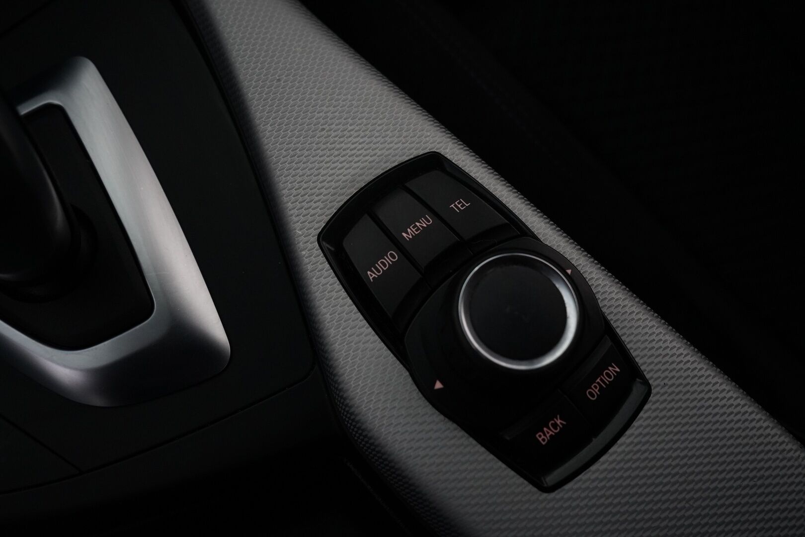 BMW 120 2017 F20 Hatchback A xDrive M Sport * Alcantara-sisusta / HiFit / Vakkari / Koukku / Tutkat * - Suomi-auto / Ei AdBlueta / Kahdet renkaat vanteilla 