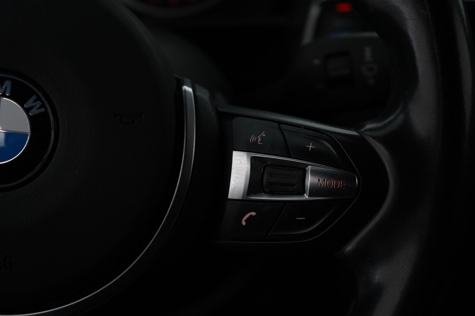 BMW 120 2017 F20 Hatchback A xDrive M Sport * Alcantara-sisusta / HiFit / Vakkari / Koukku / Tutkat * - Suomi-auto / Ei AdBlueta / Kahdet renkaat vanteilla 