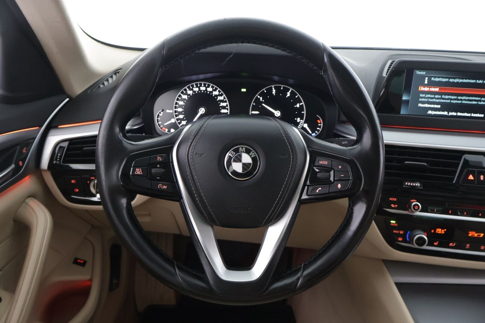 BMW 520 2017 G30 Sedan 520d A ED Business *Vaalea nahkasisusta / Kattoluukku / Ambient* - *Vähä ruokainen / M-sport look / Näyttävä*