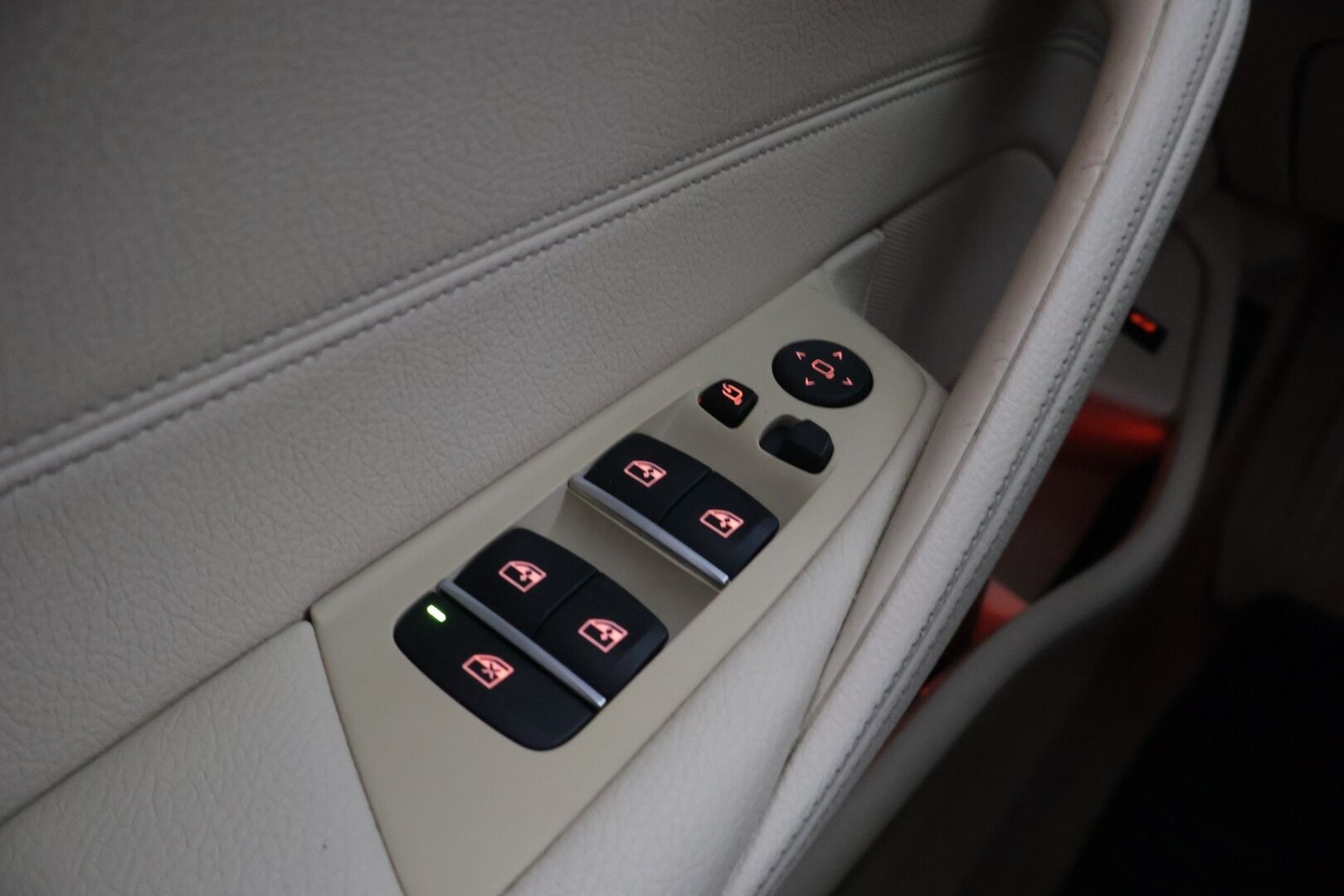 BMW 520 2017 G30 Sedan 520d A ED Business *Vaalea nahkasisusta / Kattoluukku / Ambient* - *Vähä ruokainen / M-sport look / Näyttävä*