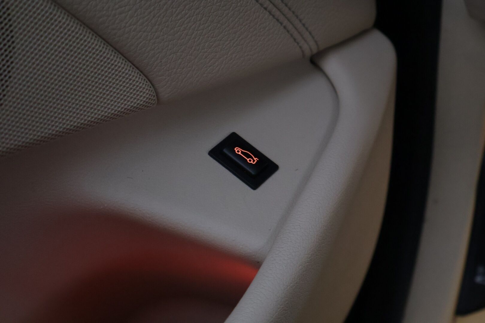 BMW 520 2017 G30 Sedan 520d A ED Business *Vaalea nahkasisusta / Kattoluukku / Ambient* - *Vähä ruokainen / M-sport look / Näyttävä*