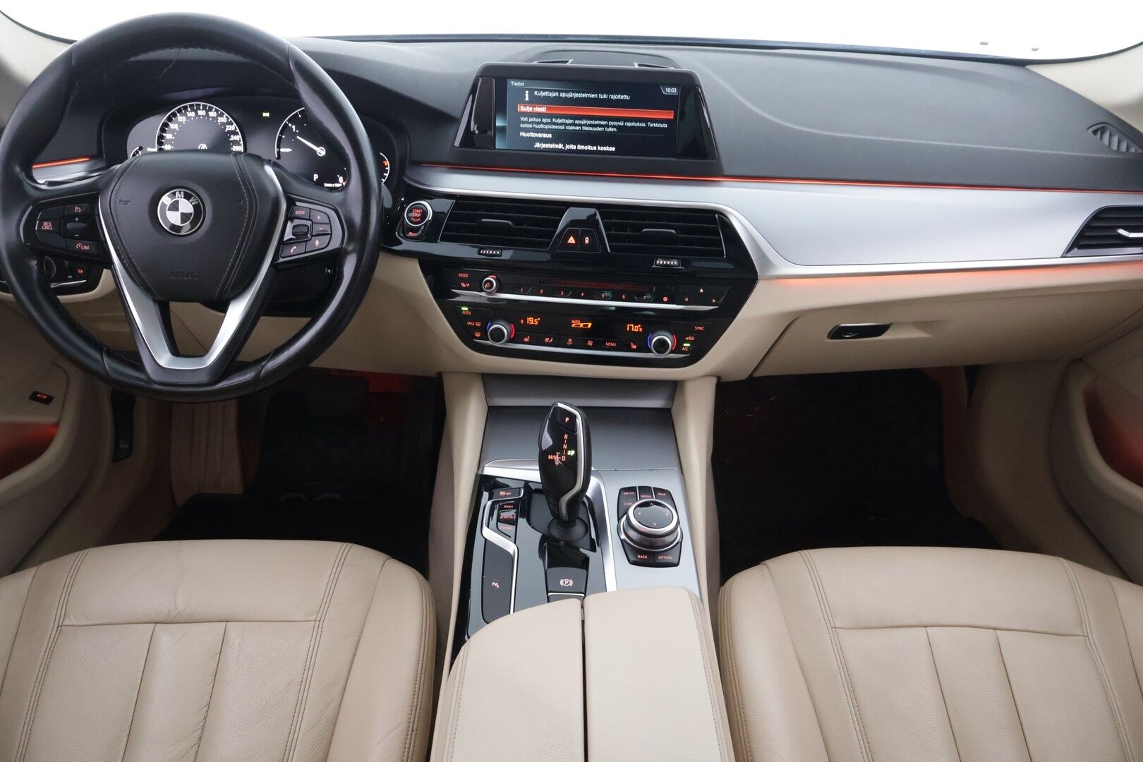 BMW 520 2017 G30 Sedan 520d A ED Business *Vaalea nahkasisusta / Kattoluukku / Ambient* - *Vähä ruokainen / M-sport look / Näyttävä*