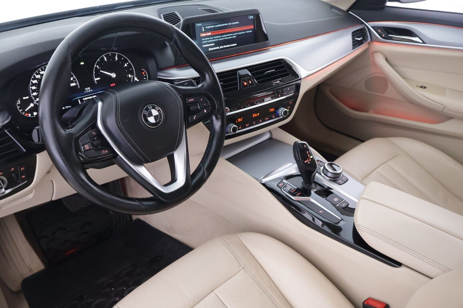 BMW 520 2017 G30 Sedan 520d A ED Business *Vaalea nahkasisusta / Kattoluukku / Ambient* - *Vähä ruokainen / M-sport look / Näyttävä* 
