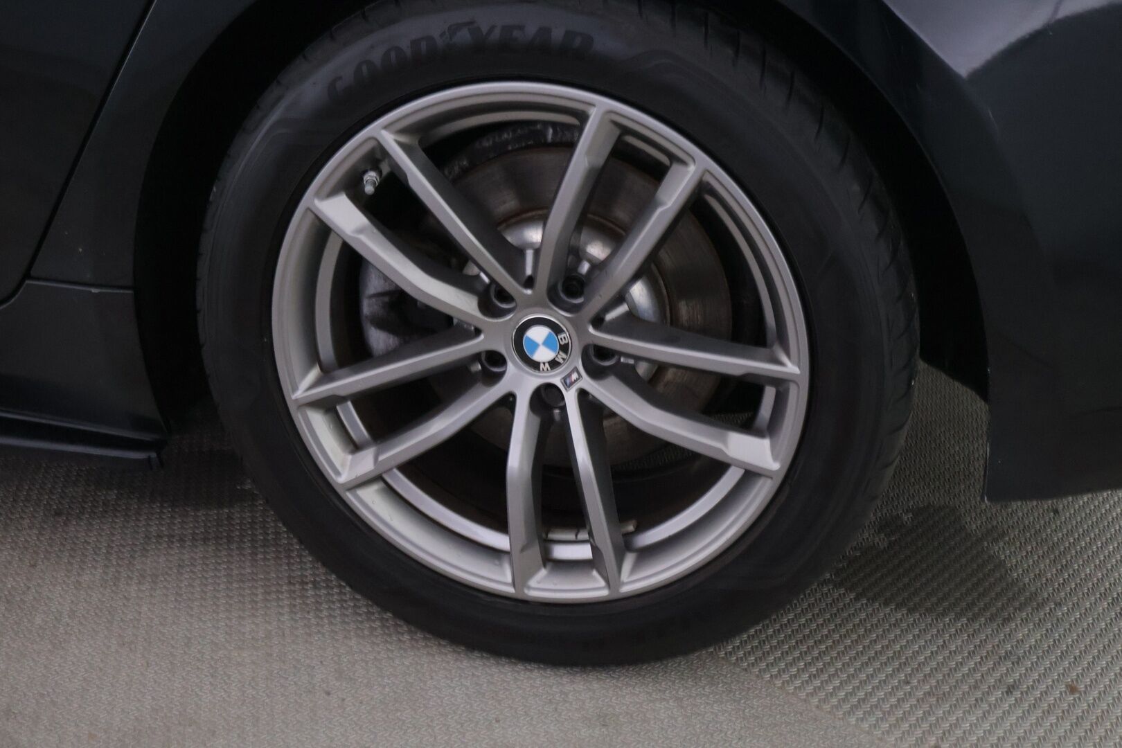 BMW 520 2017 G30 Sedan 520d A ED Business *Vaalea nahkasisusta / Kattoluukku / Ambient* - *Vähä ruokainen / M-sport look / Näyttävä*