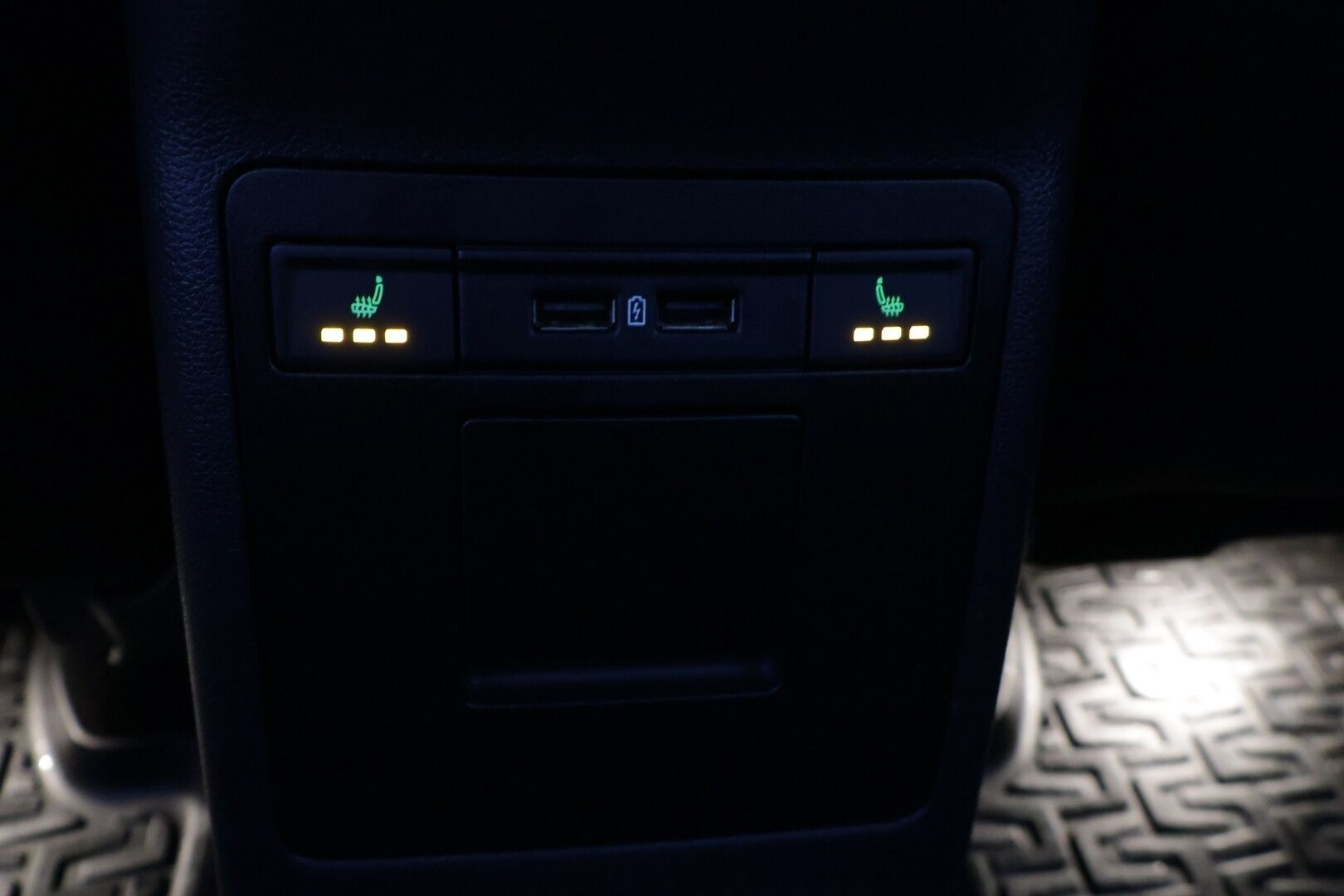 Skoda Octavia 2017 1,4 TSI Style *Vakionopeudensäädin / Webasto / Tutkat edessä ja takana / Läm. Tuulilasi / Vetokoukku* - *Hyvä huoltohistoria / 2x Renkaat & Vanteet / Jakohihna vaihdettu*