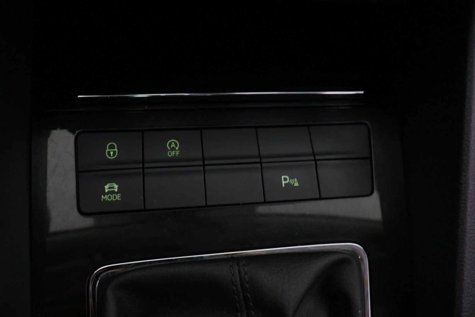 Skoda OCTAVIA 2018 1,4 TSI Style *Vakionopeudensäädin / Webasto / Tutkat edessä ja takana / Läm. Tuulilasi / Vetokoukku* - *Hyvä huoltohistoria / 2x Renkaat & Vanteet / Jakohihna vaihdettu*