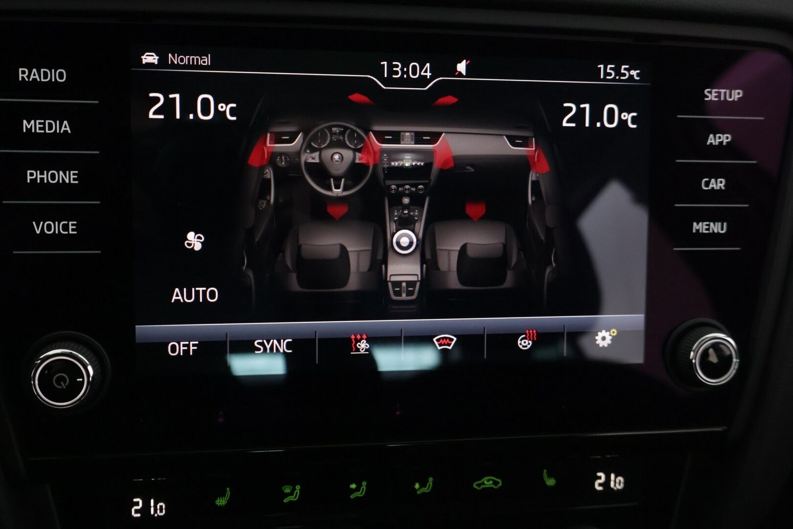 Skoda OCTAVIA 2018 1,4 TSI Style *Vakionopeudensäädin / Webasto / Tutkat edessä ja takana / Läm. Tuulilasi / Vetokoukku* - *Hyvä huoltohistoria / 2x Renkaat & Vanteet / Jakohihna vaihdettu*