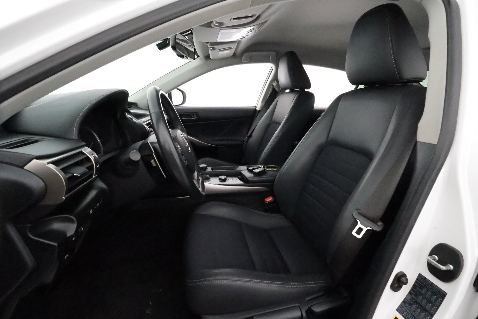 Lexus IS 2015 300h Hybrid A Executive **Webasto / Vakkari / Xenon-valot / P.kamera / Puolinahat** - Kahdet Renkaat / Merkkihuollettu / Viimeisin huolto 125tkm!