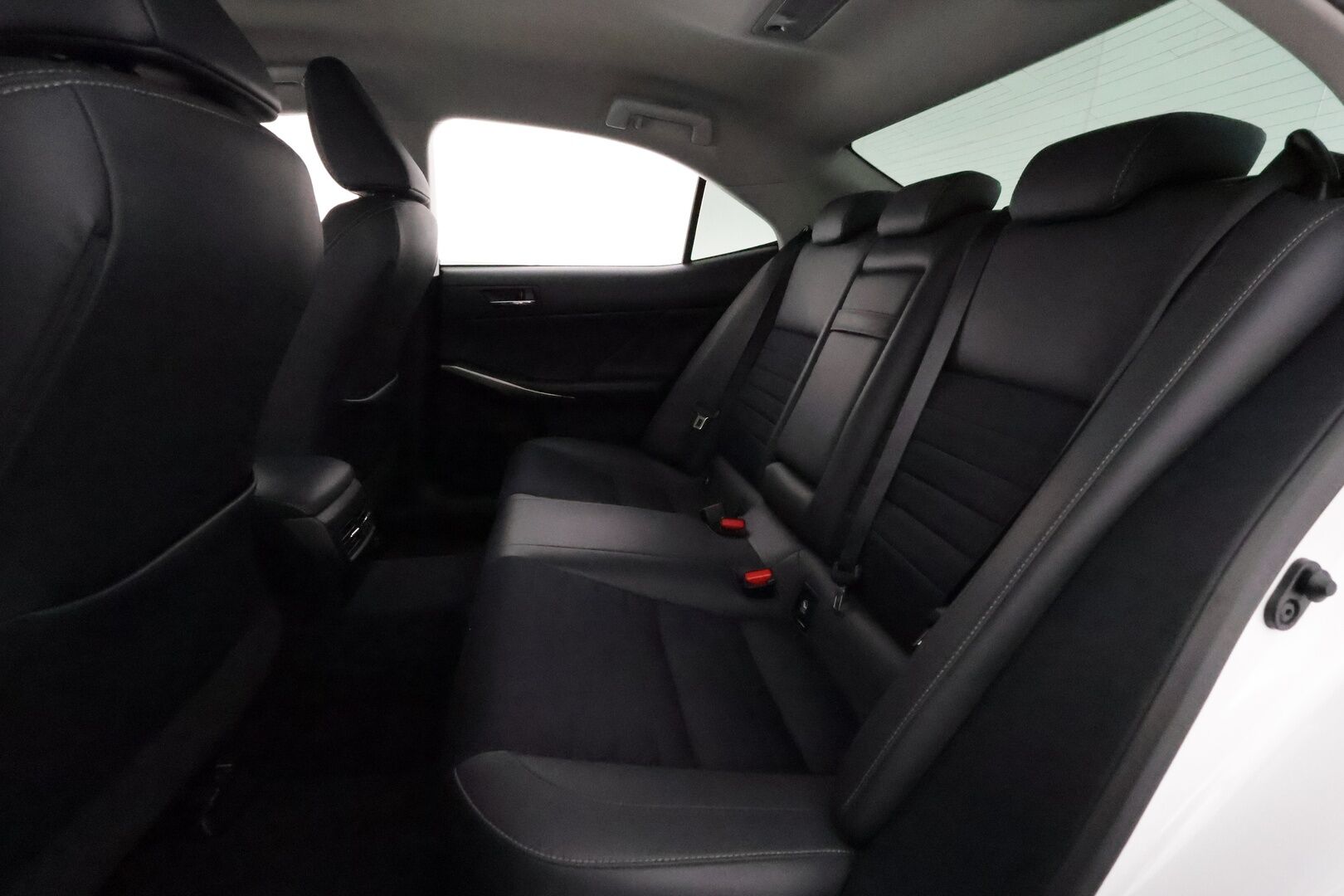 Lexus IS 2015 300h Hybrid A Executive **Webasto / Vakkari / Xenon-valot / P.kamera / Puolinahat** - Kahdet Renkaat / Merkkihuollettu / Viimeisin huolto 125tkm!