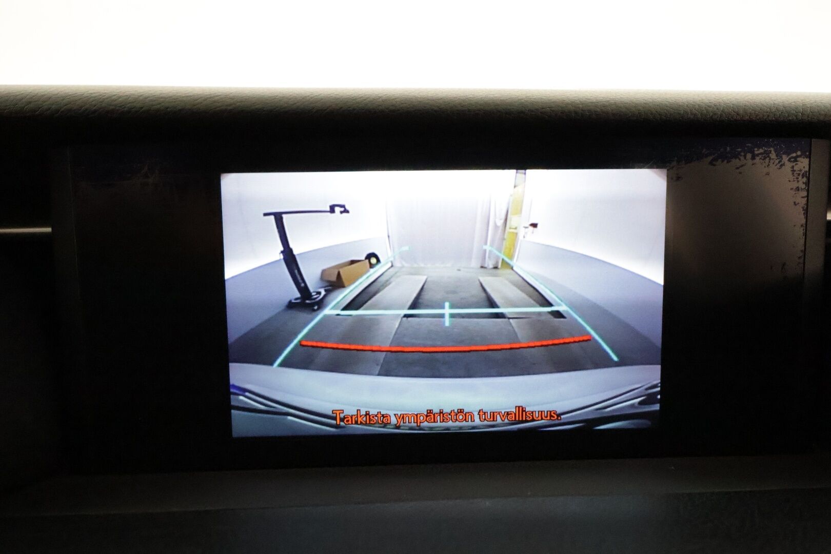 Lexus IS 2015 300h Hybrid A Executive **Webasto / Vakkari / Xenon-valot / P.kamera / Puolinahat** - Kahdet Renkaat / Merkkihuollettu / Viimeisin huolto 125tkm!