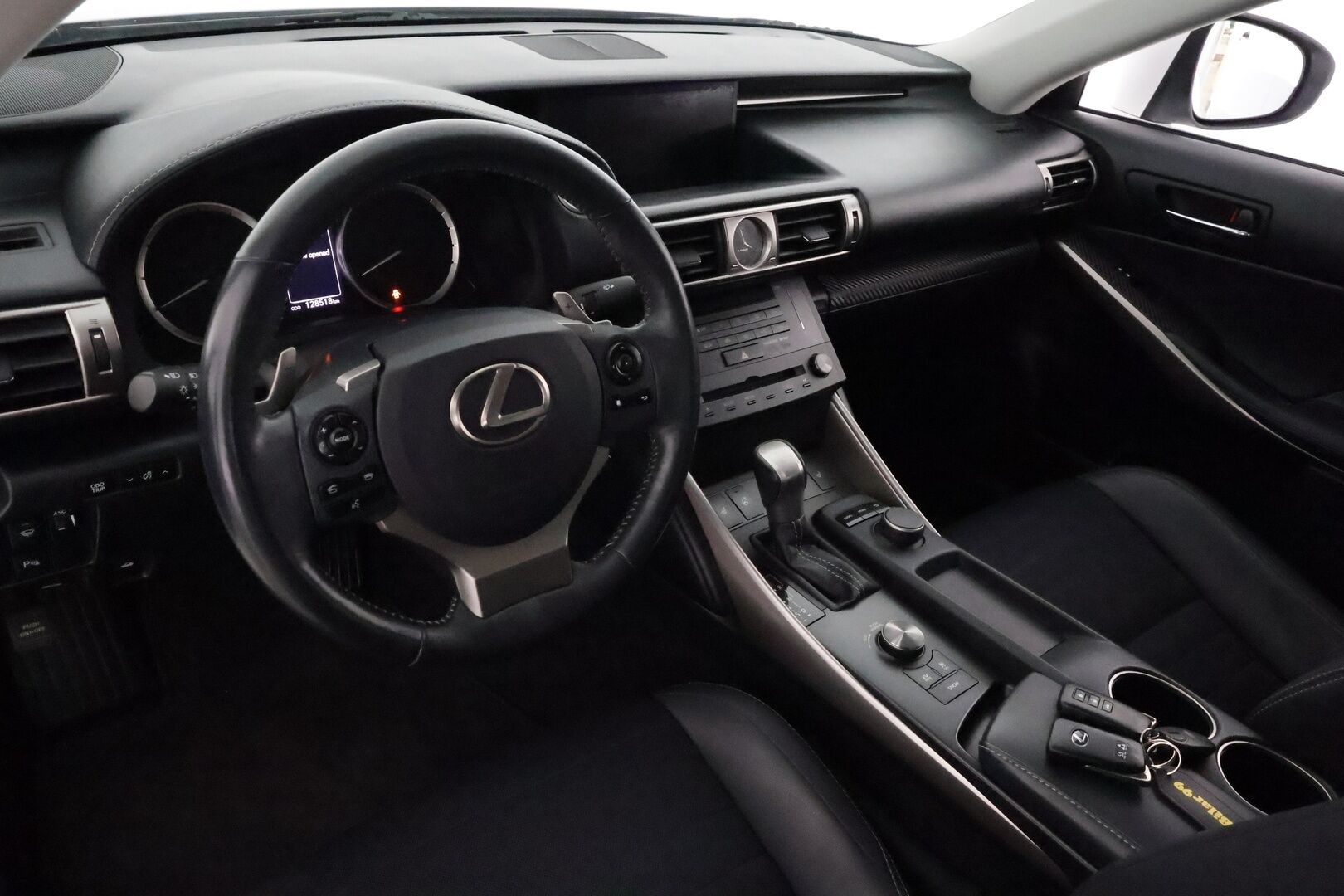 Lexus IS 2015 300h Hybrid A Executive **Webasto / Vakkari / Xenon-valot / P.kamera / Puolinahat** - Kahdet Renkaat / Merkkihuollettu / Viimeisin huolto 125tkm!