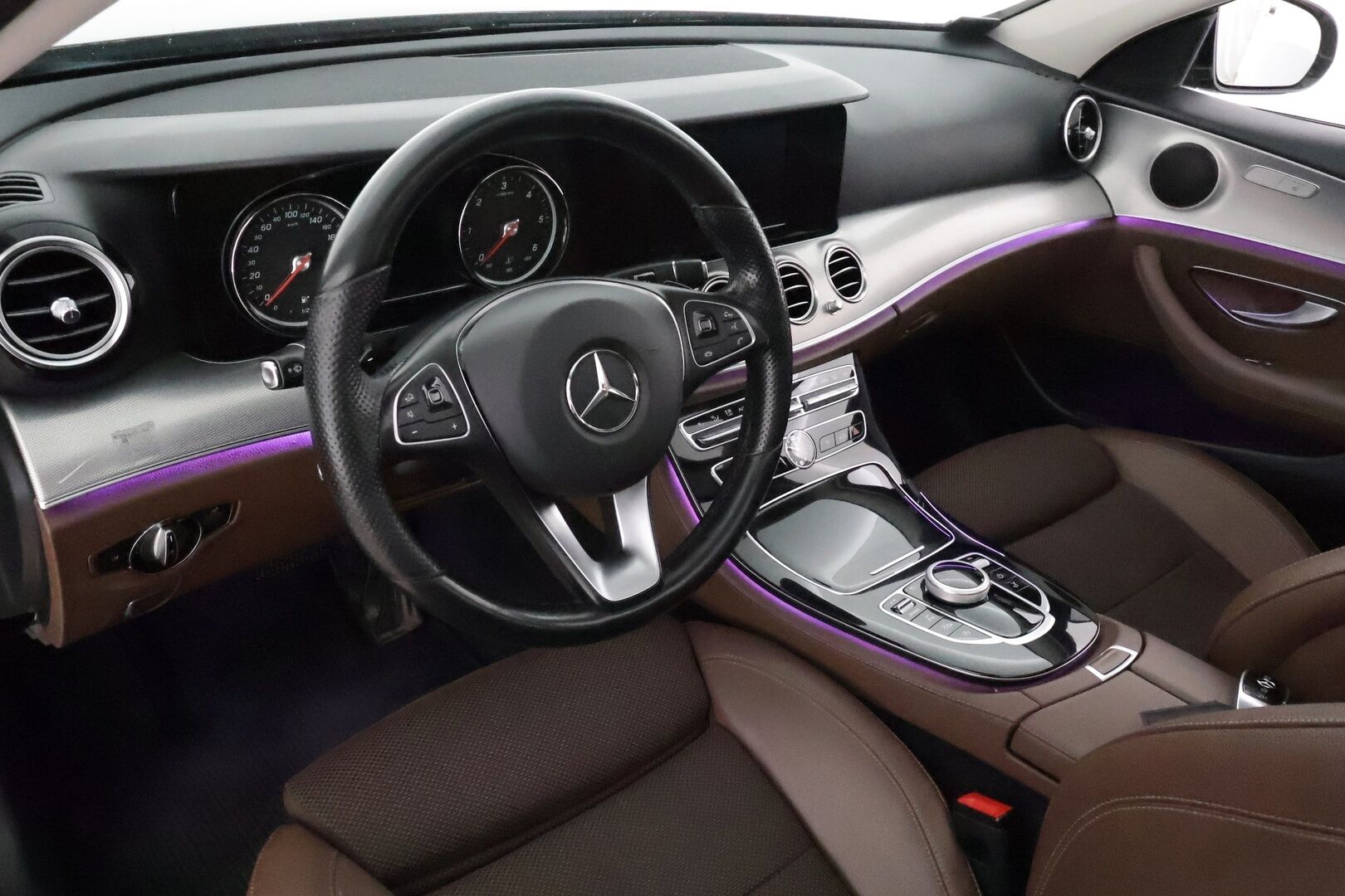 Mercedes-Benz E 2017 220 d T A Premium Business **LED-High Performance / P.Kamera / Lohkolämmitin / Sporttipenkit / Navi / Koukku** - Suomi-auto / Kahdet Renkaat