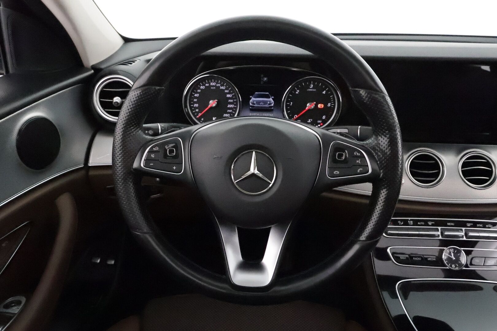 Mercedes-Benz E 2017 220 d T A Premium Business **LED-High Performance / P.Kamera / Lohkolämmitin / Sporttipenkit / Navi / Koukku** - Suomi-auto / Kahdet Renkaat