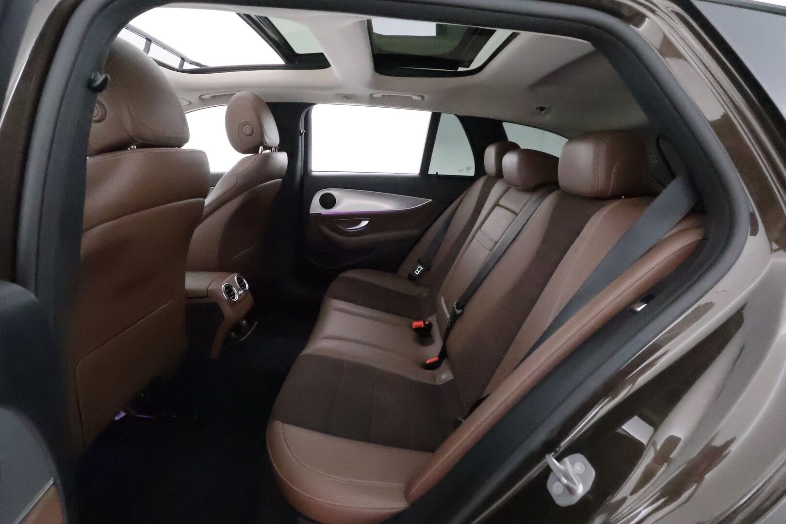 Mercedes-Benz E 2017 220 d T A Premium Business **LED-High Performance / P.Kamera / Lohkolämmitin / Sporttipenkit / Navi / Koukku** - Suomi-auto / Kahdet Renkaat