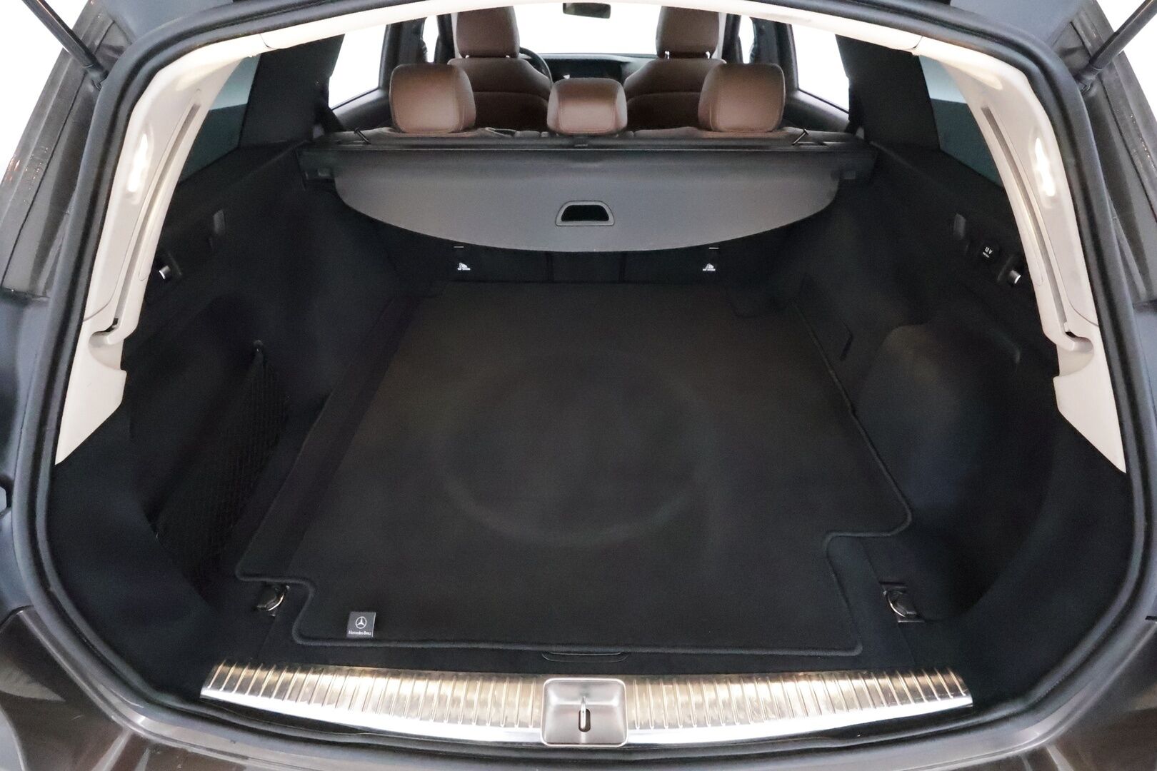 Mercedes-Benz E 2017 220 d T A Premium Business **LED-High Performance / P.Kamera / Lohkolämmitin / Sporttipenkit / Navi / Koukku** - Suomi-auto / Kahdet Renkaat