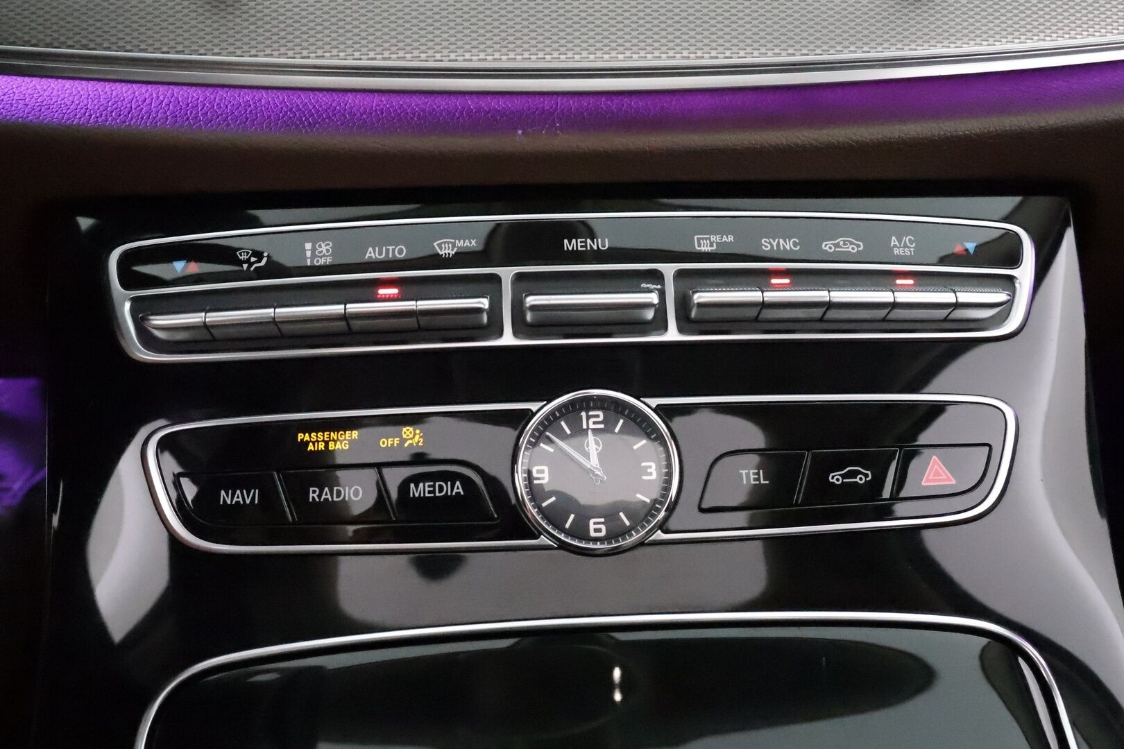 Mercedes-Benz E 2017 220 d T A Premium Business **LED-High Performance / P.Kamera / Lohkolämmitin / Sporttipenkit / Navi / Koukku** - Suomi-auto / Kahdet Renkaat