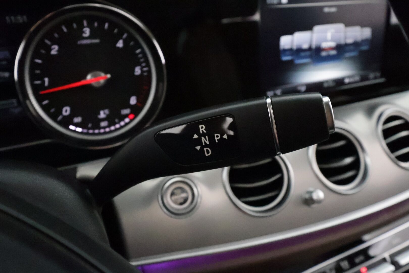 Mercedes-Benz E 2017 220 d T A Premium Business **LED-High Performance / P.Kamera / Lohkolämmitin / Sporttipenkit / Navi / Koukku** - Suomi-auto / Kahdet Renkaat