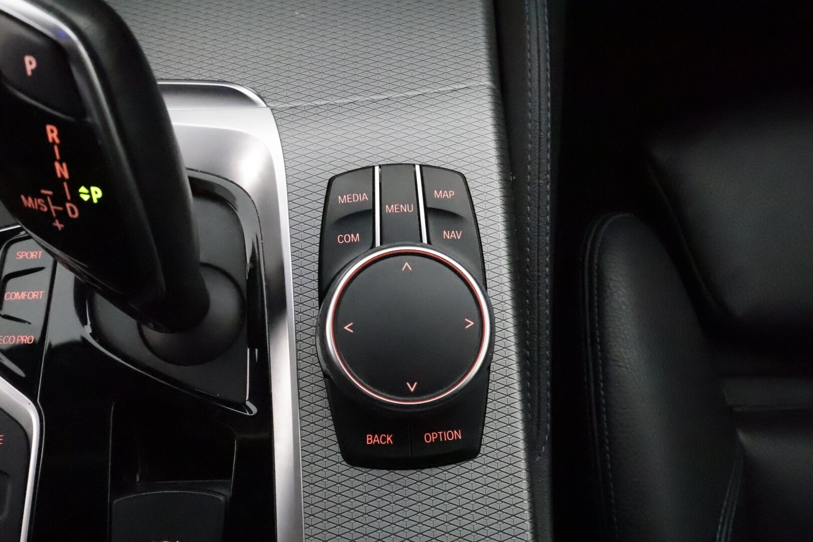 BMW 530 2017 G30 Sedan iPerformance Launch Edition M Sport ** P.Kamera / LED-valot / Sporttinahat / Harman/Kardon / Navi ** - Suomi-auto / Merkkihuollettu / 2x Renkaat / Akku Kuntotarkistettu! ETULASEISSA TUMMENUKSET!