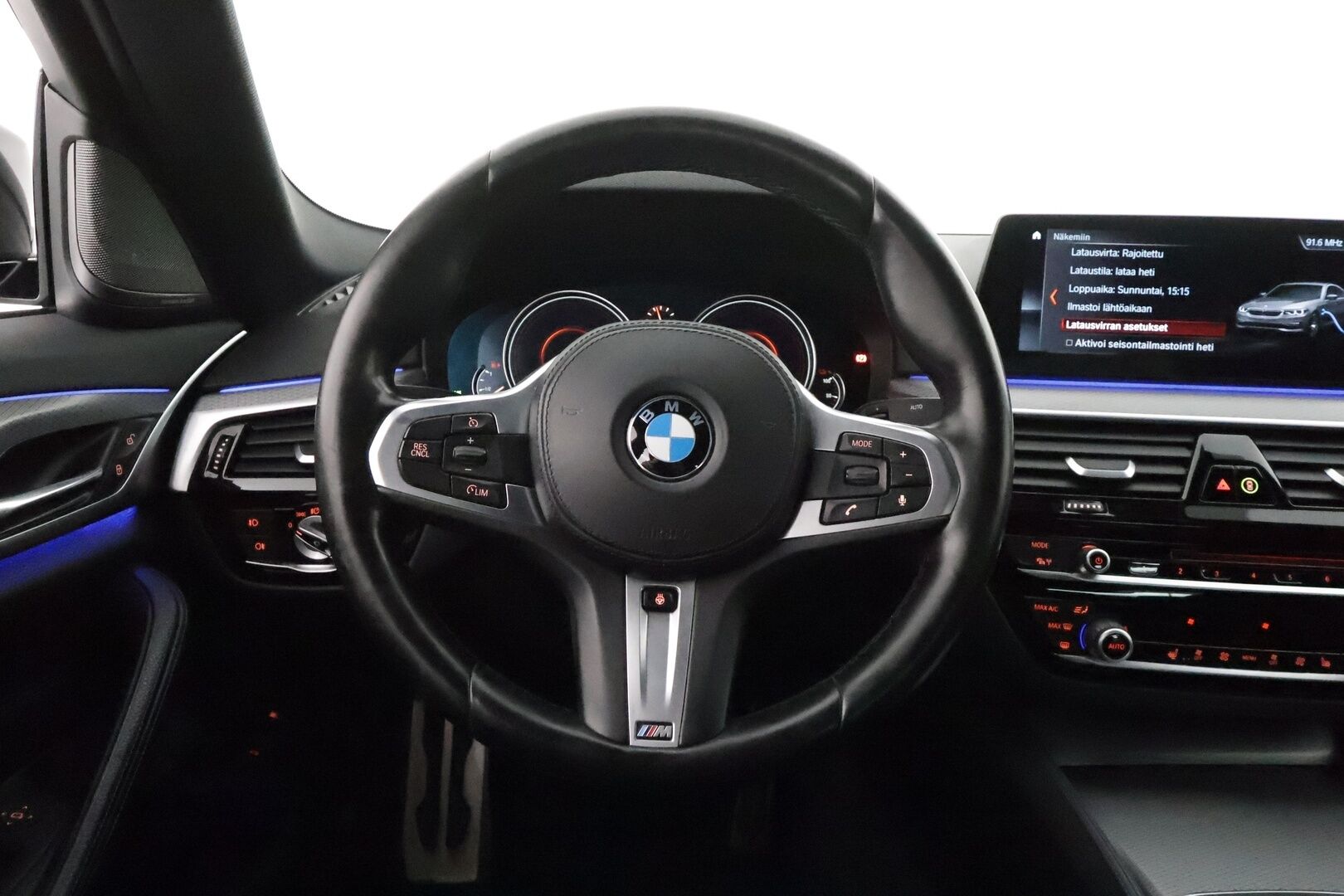 BMW 530 2017 G30 Sedan iPerformance Launch Edition M Sport ** P.Kamera / LED-valot / Sporttinahat / Harman/Kardon / Navi ** - Suomi-auto / Merkkihuollettu / 2x Renkaat / Akku Kuntotarkistettu! ETULASEISSA TUMMENUKSET!