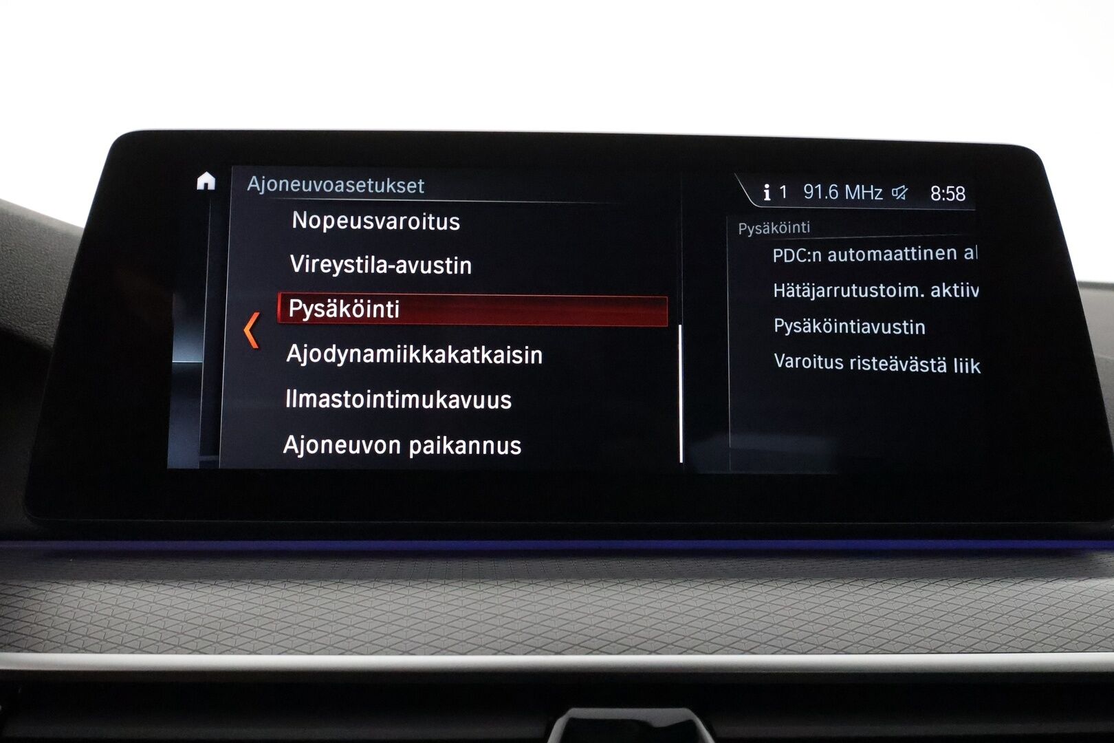 BMW 530 2017 G30 Sedan iPerformance Launch Edition M Sport ** P.Kamera / LED-valot / Sporttinahat / Harman/Kardon / Navi ** - Suomi-auto / Merkkihuollettu / 2x Renkaat / Akku Kuntotarkistettu! ETULASEISSA TUMMENUKSET!