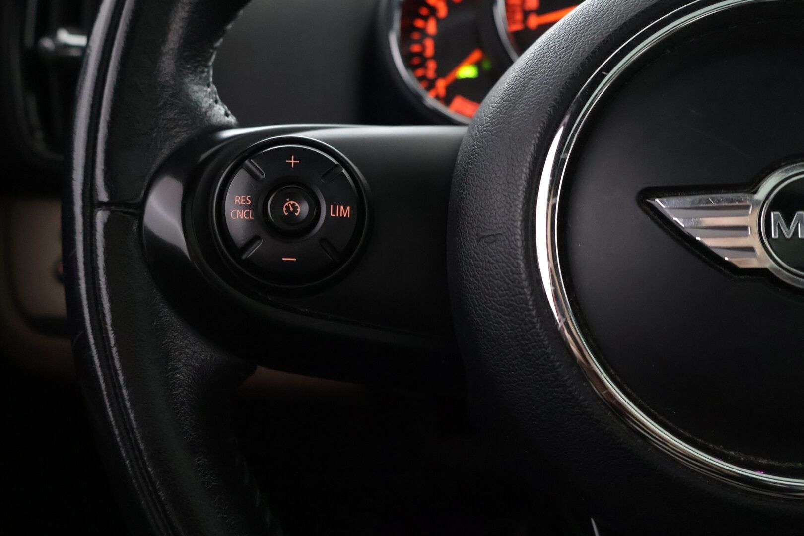 MINI Countryman 2017 Cooper SD ALL4 A Business - | Panorama | Harman/Kardon | HUD | Nahat | KeylessGo | Koukku | Kamera | P-tutkat eteen & taakse | Park Assist | LED | Navi | Sähköluukku |