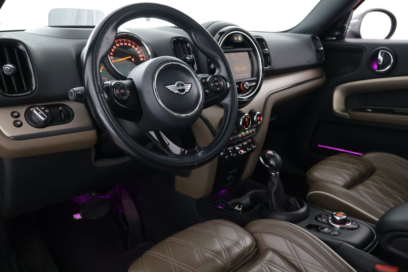 MINI Countryman 2017 Cooper SD ALL4 A Business - | Panorama | Harman/Kardon | HUD | Nahat | KeylessGo | Koukku | Kamera | P-tutkat eteen & taakse | Park Assist | LED | Navi | Sähköluukku |