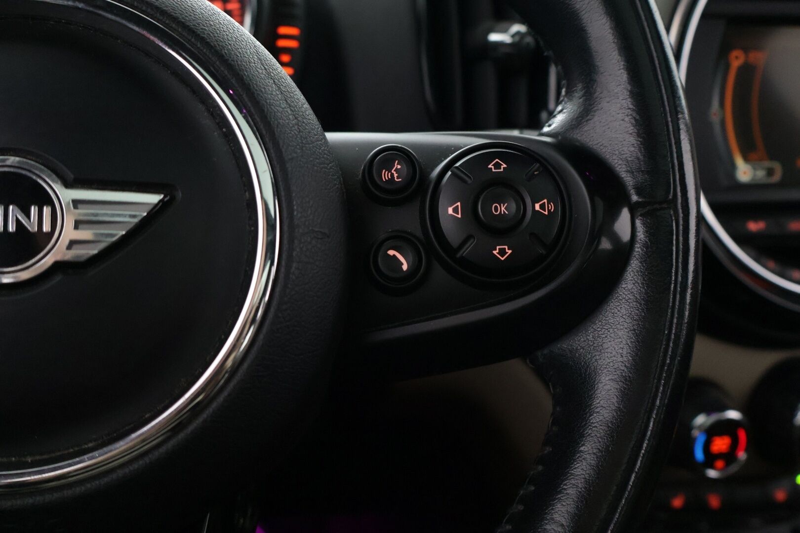 MINI Countryman 2017 Cooper SD ALL4 A Business - | Panorama | Harman/Kardon | HUD | Nahat | KeylessGo | Koukku | Kamera | P-tutkat eteen & taakse | Park Assist | LED | Navi | Sähköluukku |