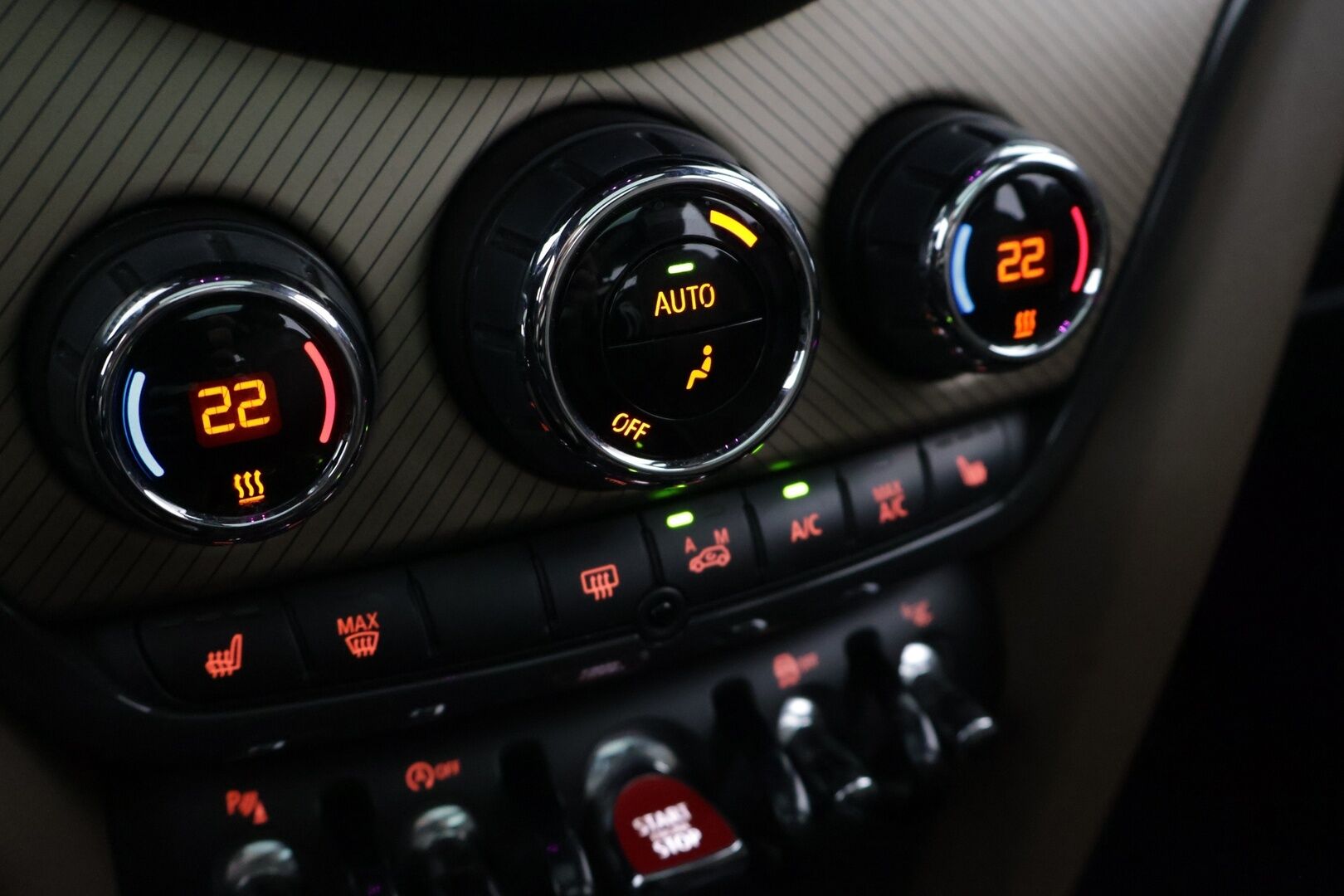 MINI Countryman 2017 Cooper SD ALL4 A Business - | Panorama | Harman/Kardon | HUD | Nahat | KeylessGo | Koukku | Kamera | P-tutkat eteen & taakse | Park Assist | LED | Navi | Sähköluukku |