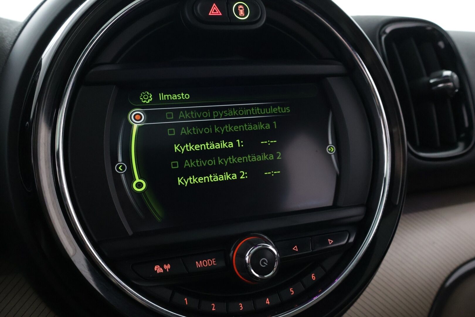 MINI Countryman 2017 Cooper SD ALL4 A Business - | Panorama | Harman/Kardon | HUD | Nahat | KeylessGo | Koukku | Kamera | P-tutkat eteen & taakse | Park Assist | LED | Navi | Sähköluukku |