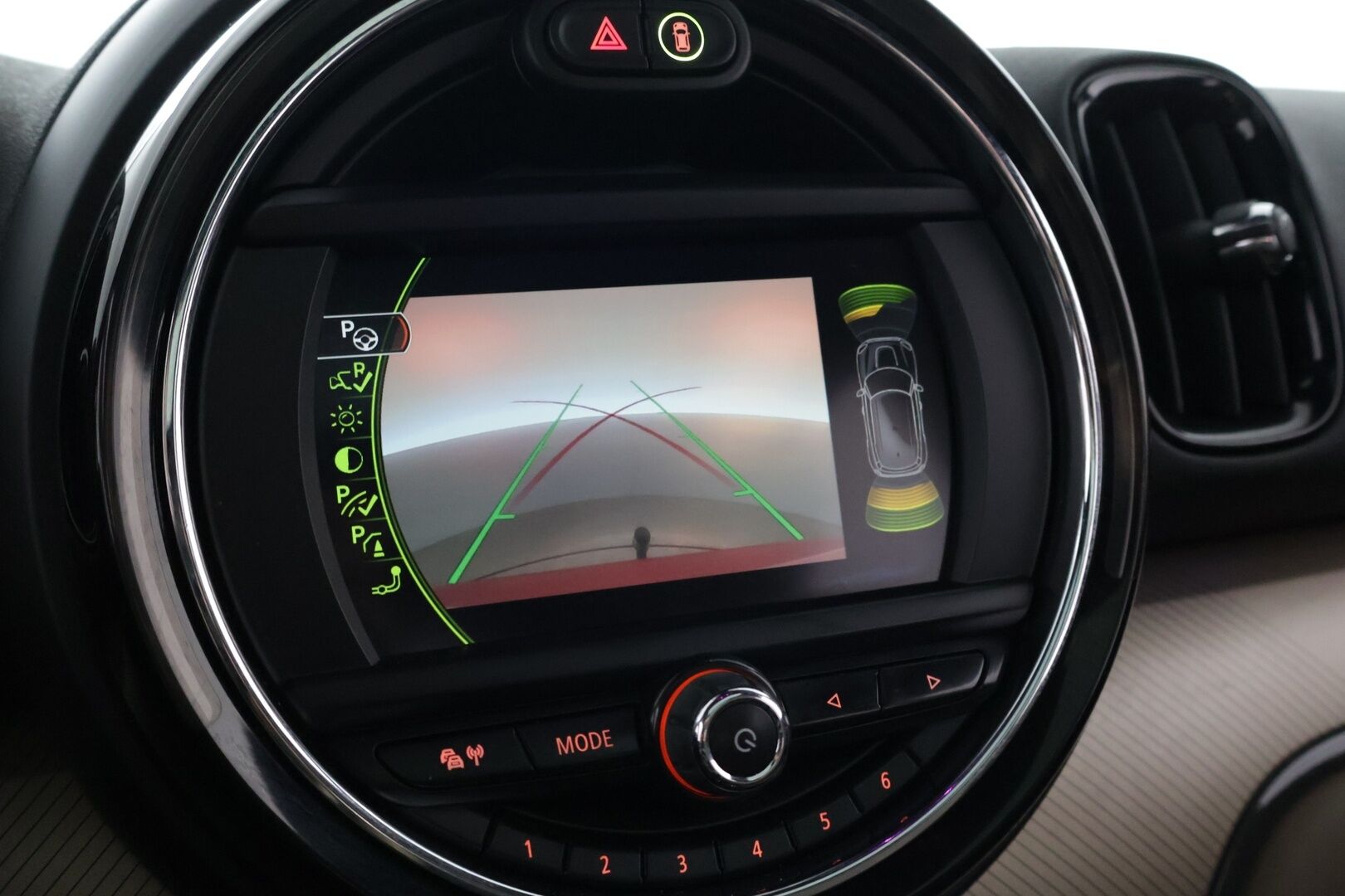 MINI Countryman 2017 Cooper SD ALL4 A Business - | Panorama | Harman/Kardon | HUD | Nahat | KeylessGo | Koukku | Kamera | P-tutkat eteen & taakse | Park Assist | LED | Navi | Sähköluukku |