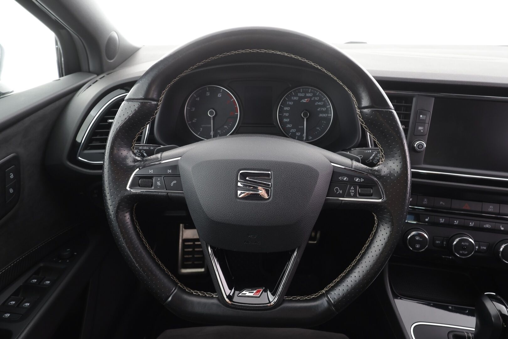 Seat Leon ST 2017 2,0 TSI 300 4DRIVE Cupra DSG - Vakkari | P.tutkat | LED | Apple&Android | Puolinahat | Suomi-auto | Kahdet Renkaat|