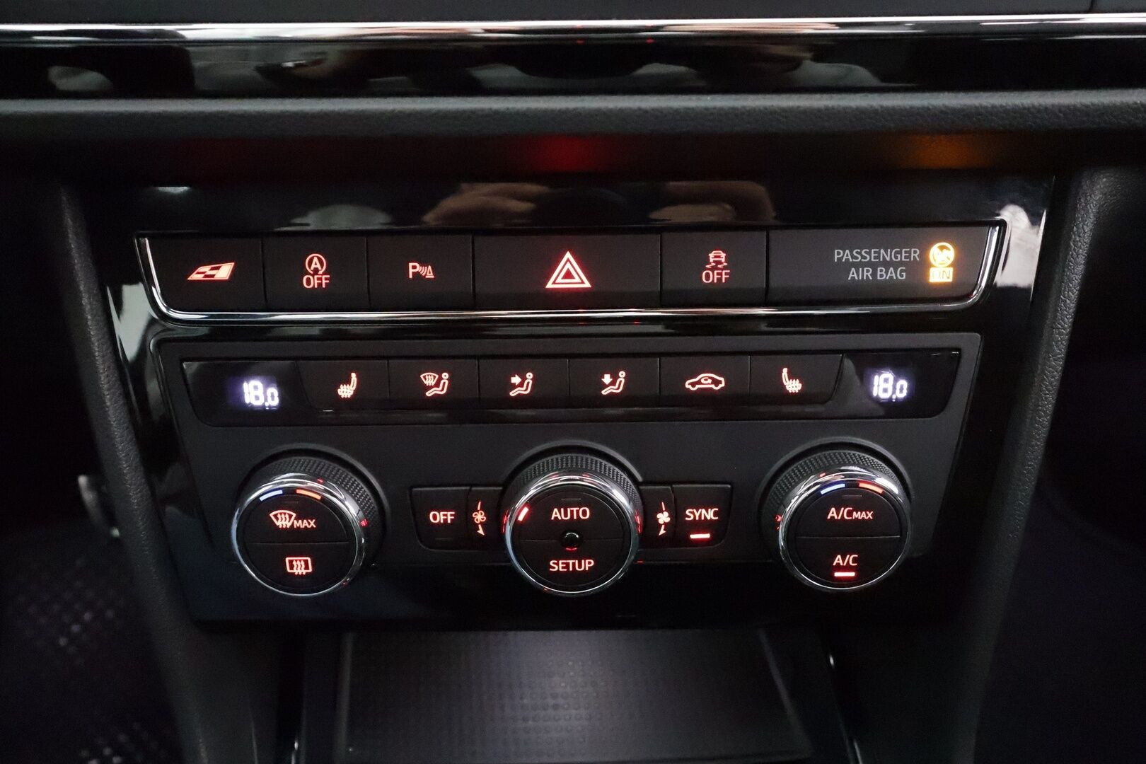 Seat Leon ST 2017 2,0 TSI 300 4DRIVE Cupra DSG * Vakkari / P.tutkat / LED / Apple&Android / Puolinahat * - Suomi-auto / Kahdet Renkaat