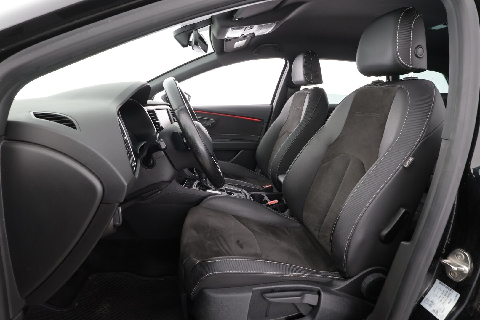 Seat Leon ST 2017 2,0 TSI 300 4DRIVE Cupra DSG * Vakkari / P.tutkat / LED / Apple&Android / Puolinahat * - Suomi-auto / Kahdet Renkaat