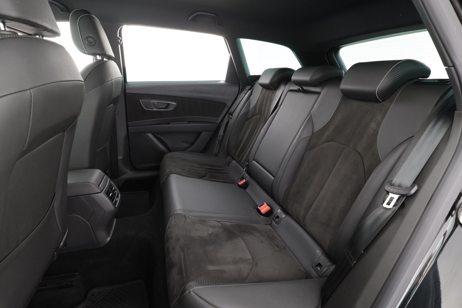 Seat Leon ST 2017 2,0 TSI 300 4DRIVE Cupra DSG * Vakkari / P.tutkat / LED / Apple&Android / Puolinahat * - Suomi-auto / Kahdet Renkaat