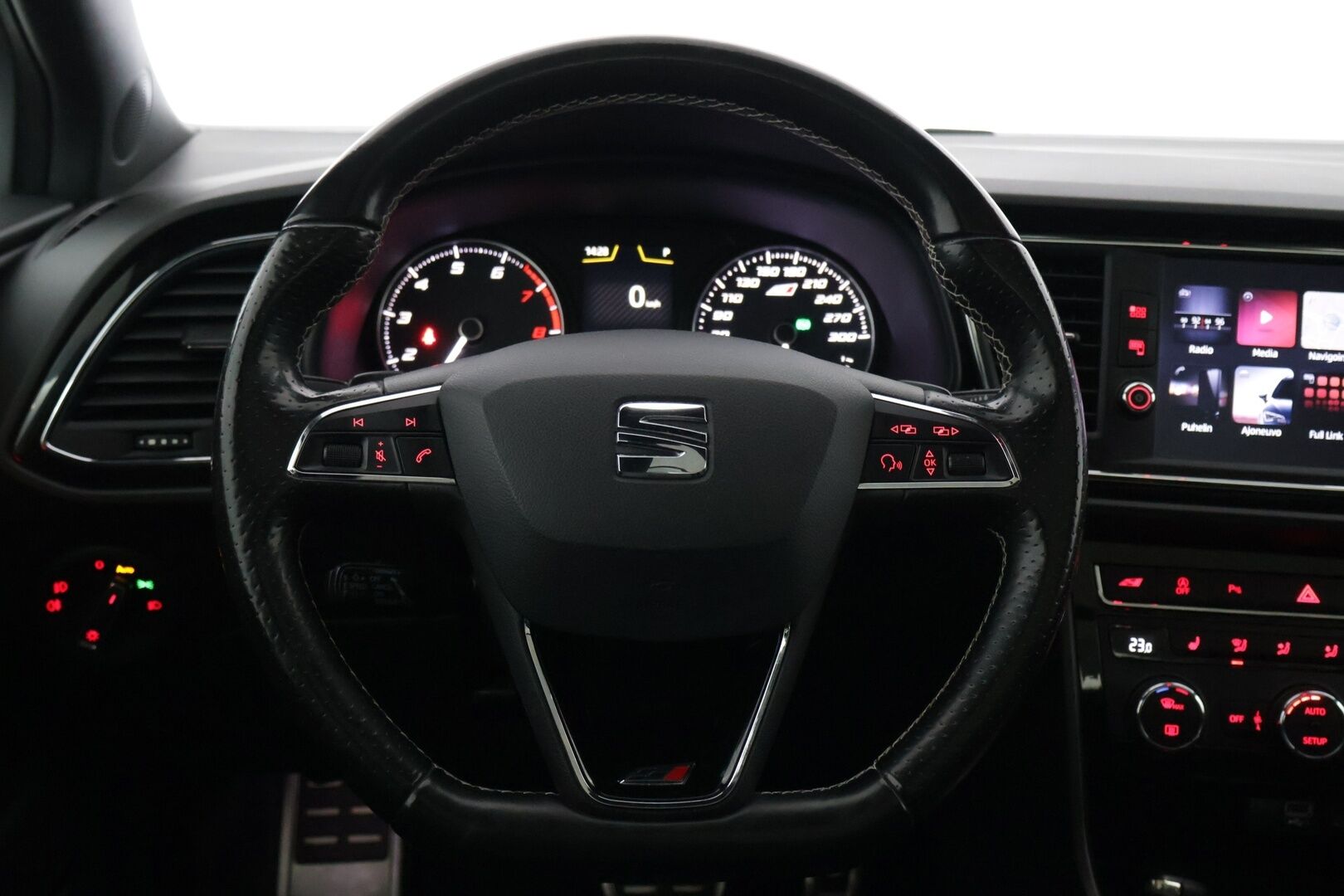 Seat Leon ST 2017 2,0 TSI 300 4DRIVE Cupra DSG *Panorama / ACC / Seat sound / Nahat* - *Kahdet renkaat ja vanteet!*