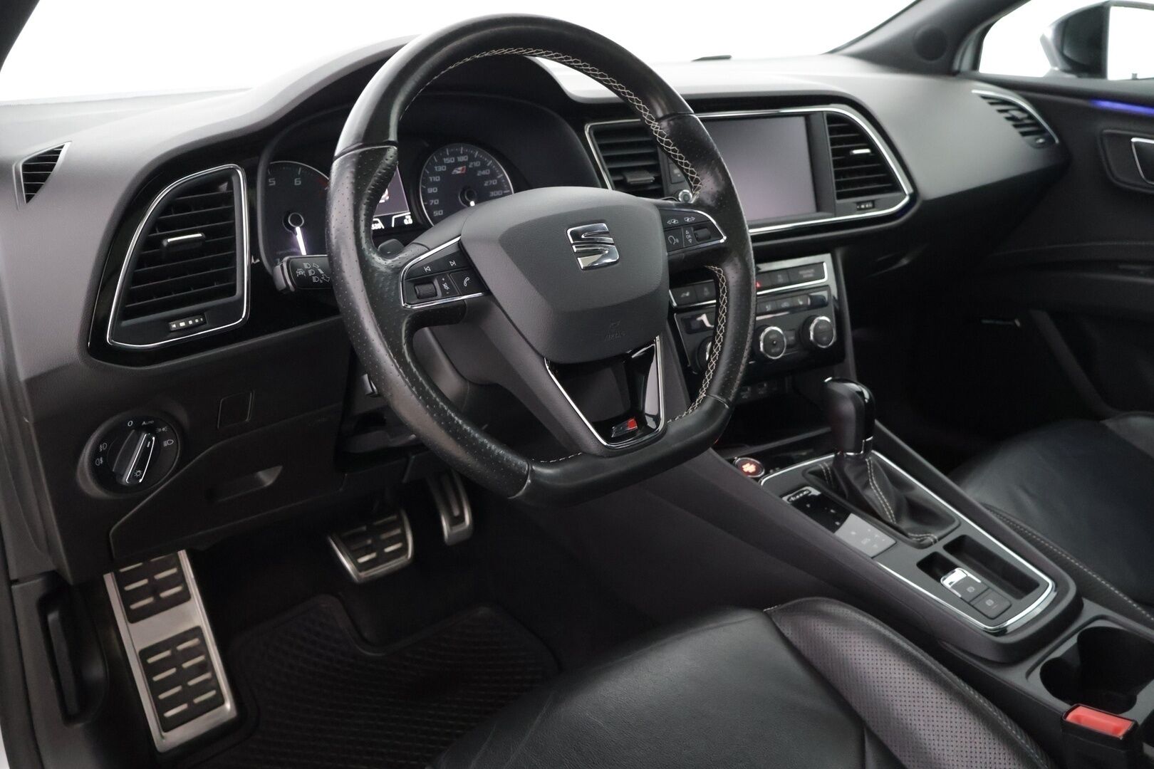 Seat Leon ST 2017 2,0 TSI 300 4DRIVE Cupra DSG *Panorama / ACC / Seat sound / Nahat* - *Kahdet renkaat ja vanteet!* - HULLUT AVAJAISHULINAT KORKOTARJOUS 3,29 %