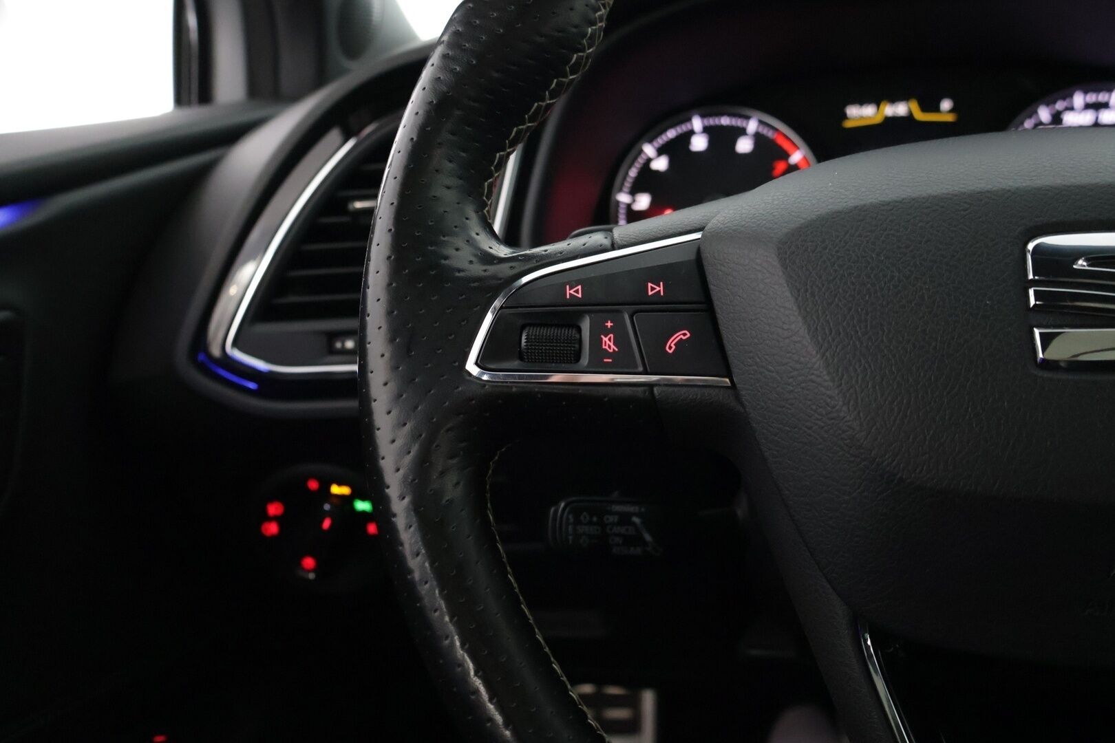 Seat Leon ST 2017 2,0 TSI 300 4DRIVE Cupra DSG // Nahkapenkit / ACC / Seat sound / Panoraama*