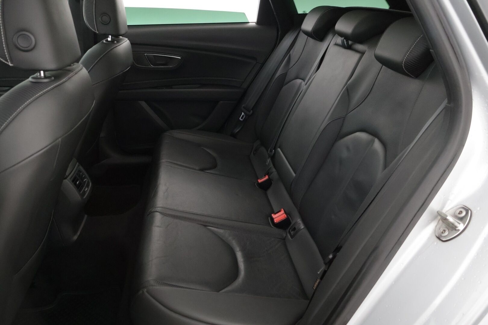 Seat Leon ST 2017 2,0 TSI 300 4DRIVE Cupra DSG *Panorama / ACC / Seat sound / Nahat* - *Kahdet renkaat ja vanteet!*