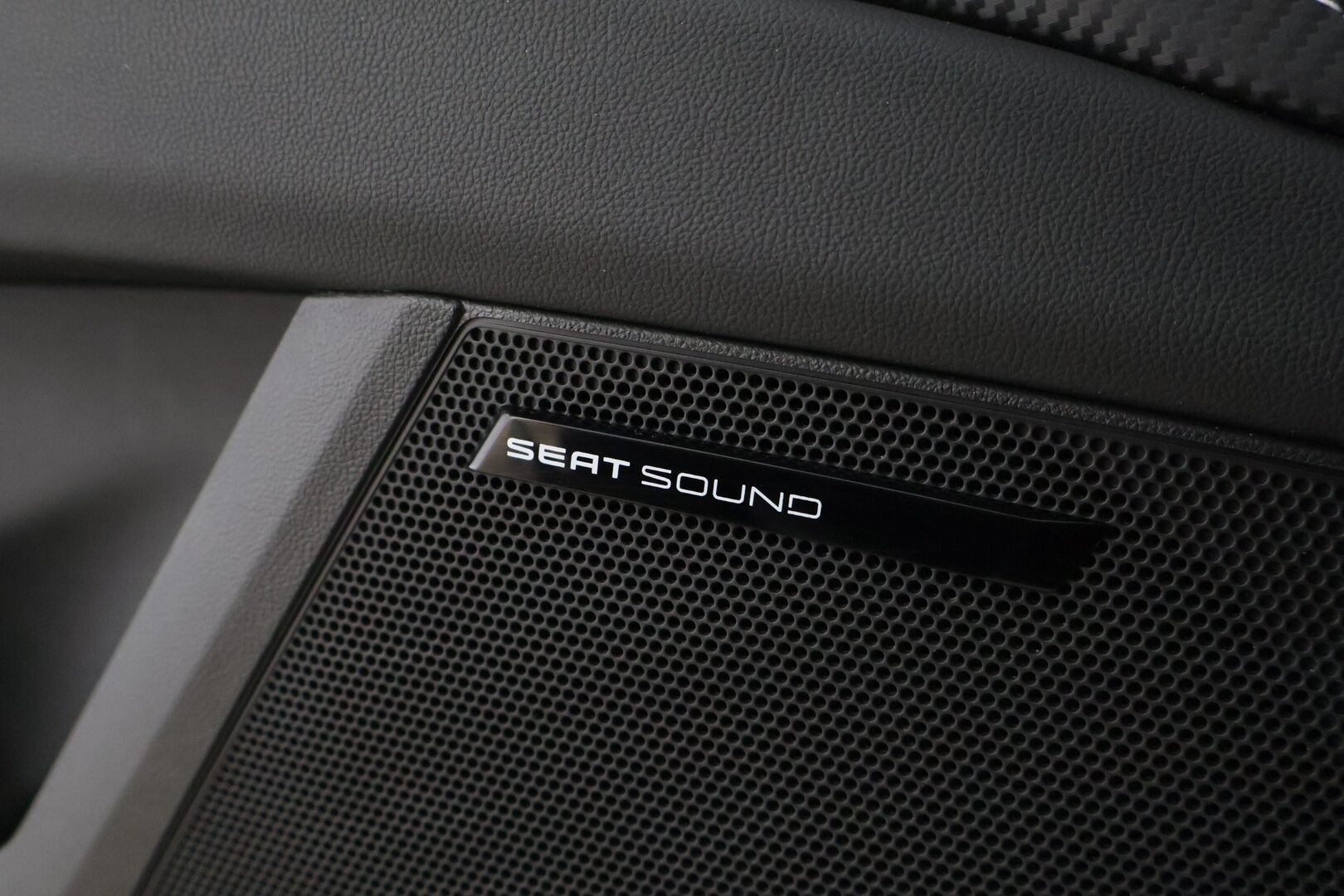 Seat Leon ST 2017 2,0 TSI 300 4DRIVE Cupra DSG *Panorama / ACC / Seat sound / Nahat* - *Kahdet renkaat ja vanteet!*