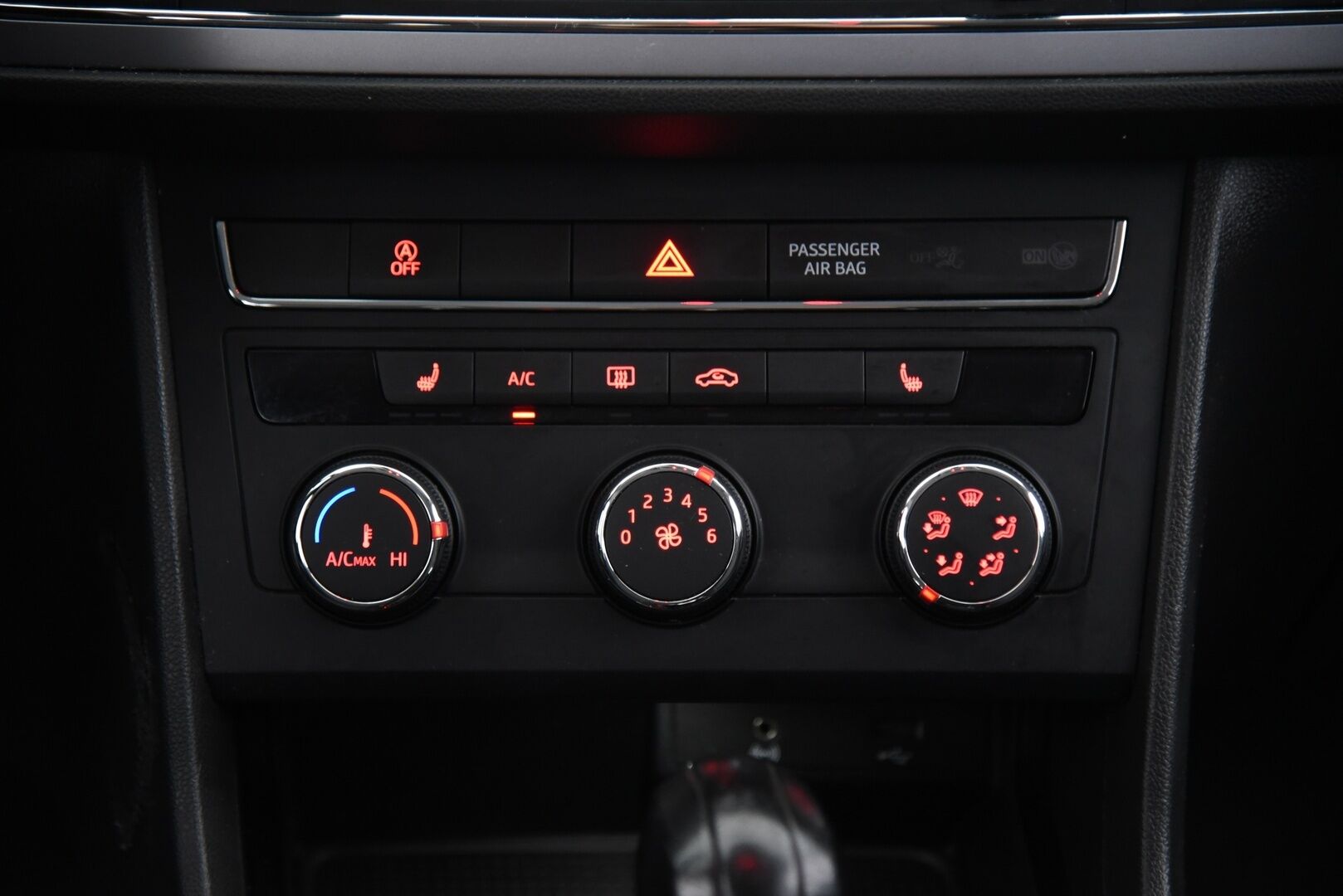 Seat Leon ST 2017 1,0 TSI 115 Ecomotive Style DSG / Webasto / Vakkari / LED-lisävalo / - Suomi-auto / 2x alumiinivanteet / Hihna tehty! - Osta nyt, maksa vasta ensi vuonna