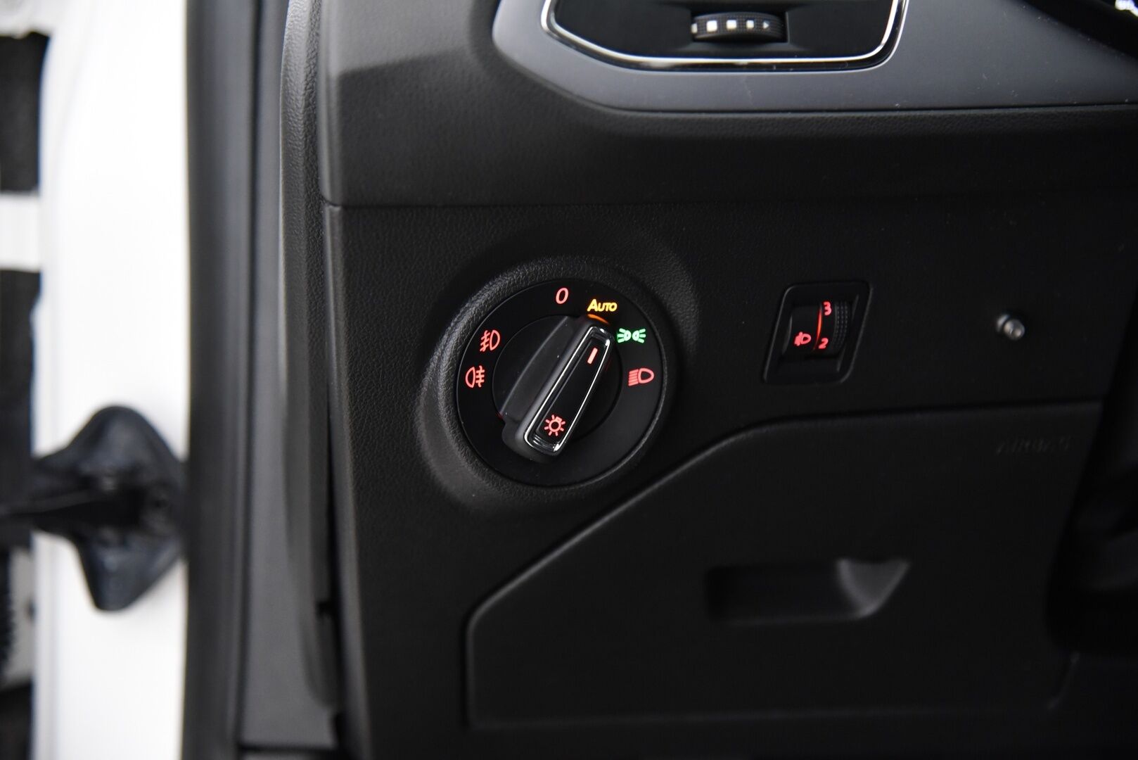 Seat Leon ST 2017 1,0 TSI 115 Ecomotive Style DSG / Webasto / Vakkari / LED-lisävalo / - Suomi-auto / 2x alumiinivanteet / Hihna tehty! - Osta nyt, maksa vasta ensi vuonna