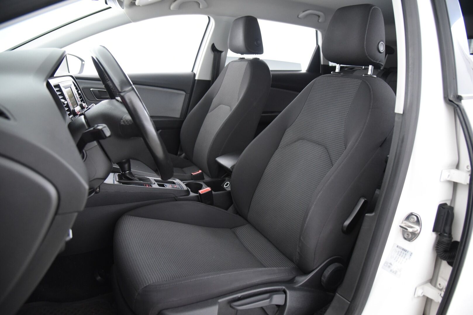 Seat Leon ST 2017 1,0 TSI 115 Ecomotive Style DSG / Webasto / Vakkari / LED-lisävalo / - Suomi-auto / 2x alumiinivanteet / Hihna tehty!