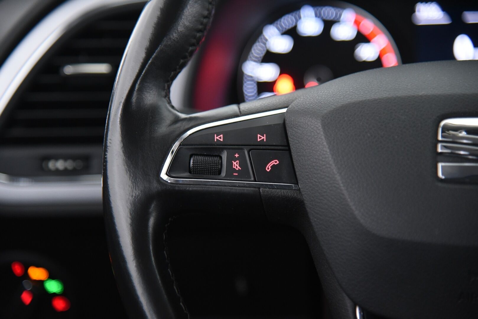 Seat Leon ST 2017 1,0 TSI 115 Ecomotive Style DSG / Webasto / Vakkari / LED-lisävalo / - Suomi-auto / 2x alumiinivanteet / Hihna tehty!