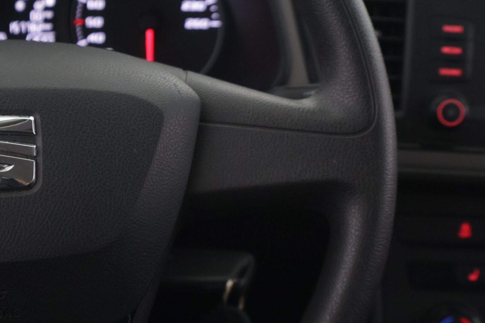 Seat Leon ST 2017 1,0 TSI 115 Ecomotive Reference - *Lohkolämmitin /  vakionopeudensäädin / 2x renkaat* - HULLUT AVAJAISHULINAT KORKOTARJOUS 3,29 %